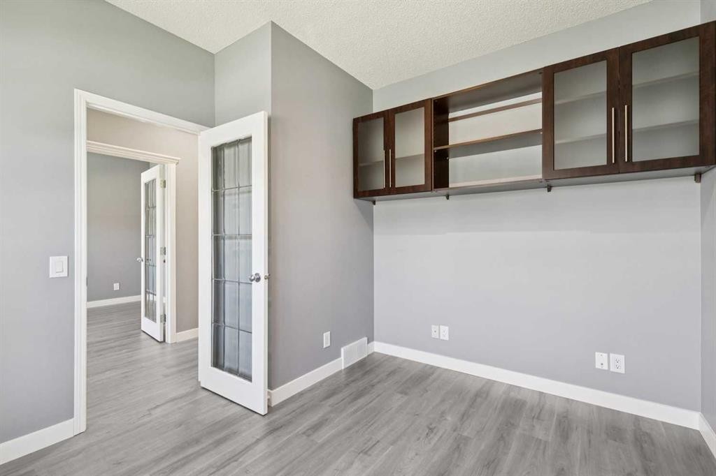 137 Prestwick Mews Se, Calgary, AB - Indoor Photo Showing Other Room