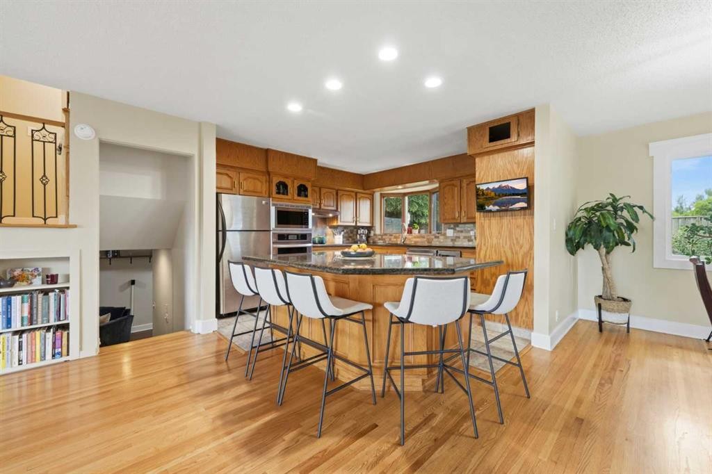 1439 90 Avenue Sw, Calgary, AB