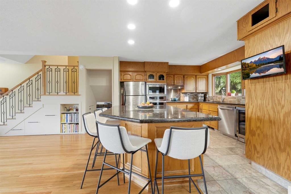 1439 90 Avenue Sw, Calgary, AB