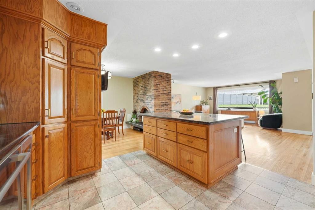 1439 90 Avenue Sw, Calgary, AB