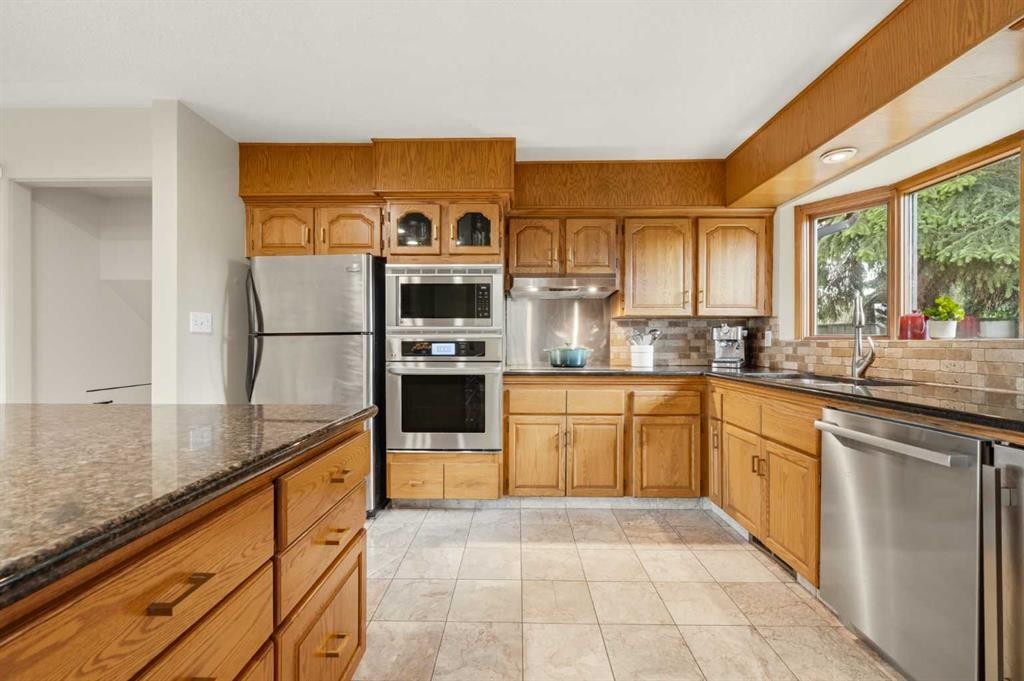 1439 90 Avenue Sw, Calgary, AB