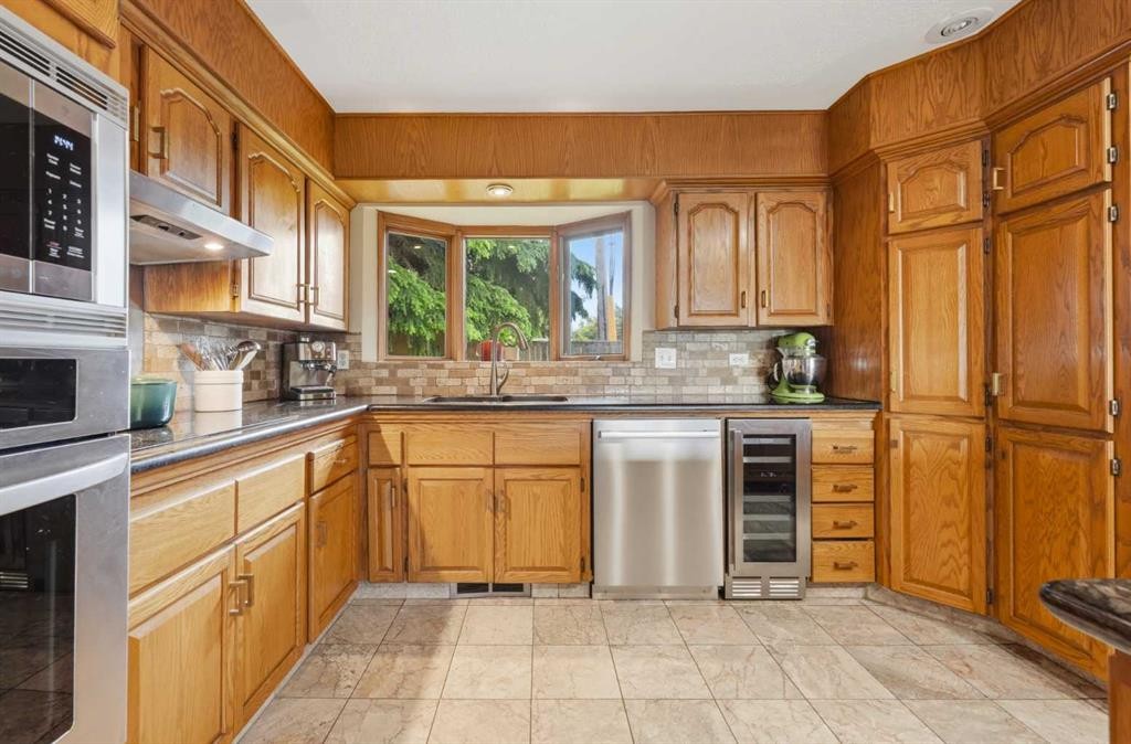 1439 90 Avenue Sw, Calgary, AB
