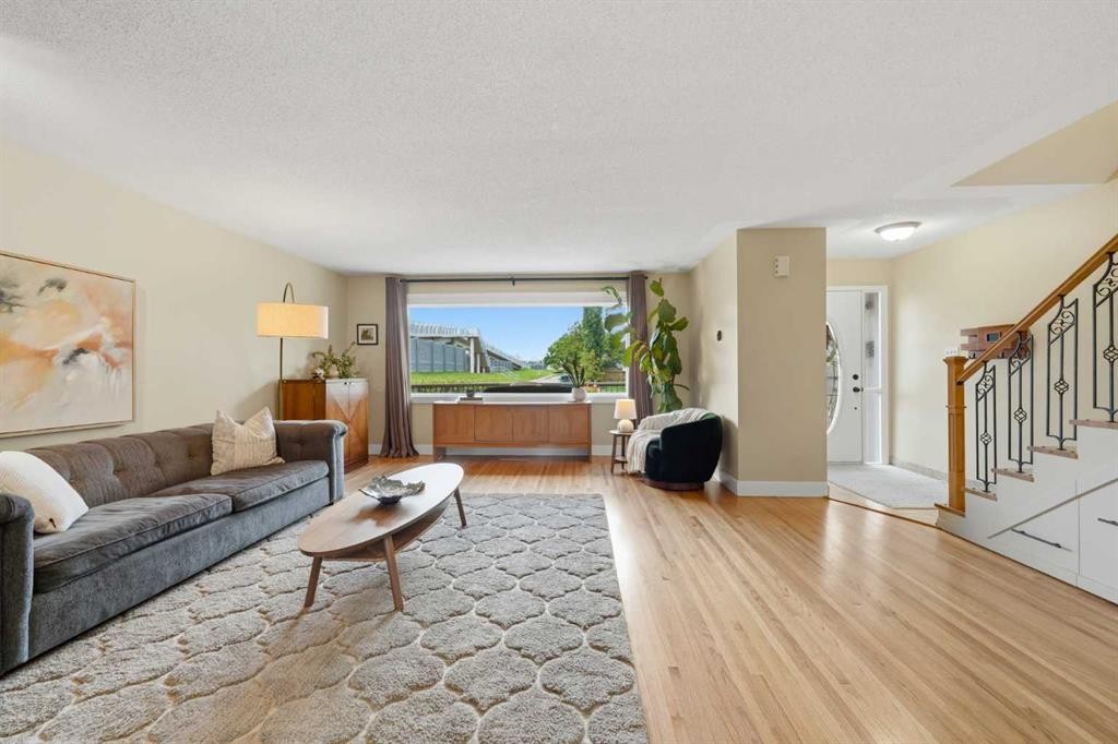 1439 90 Avenue Sw, Calgary, AB