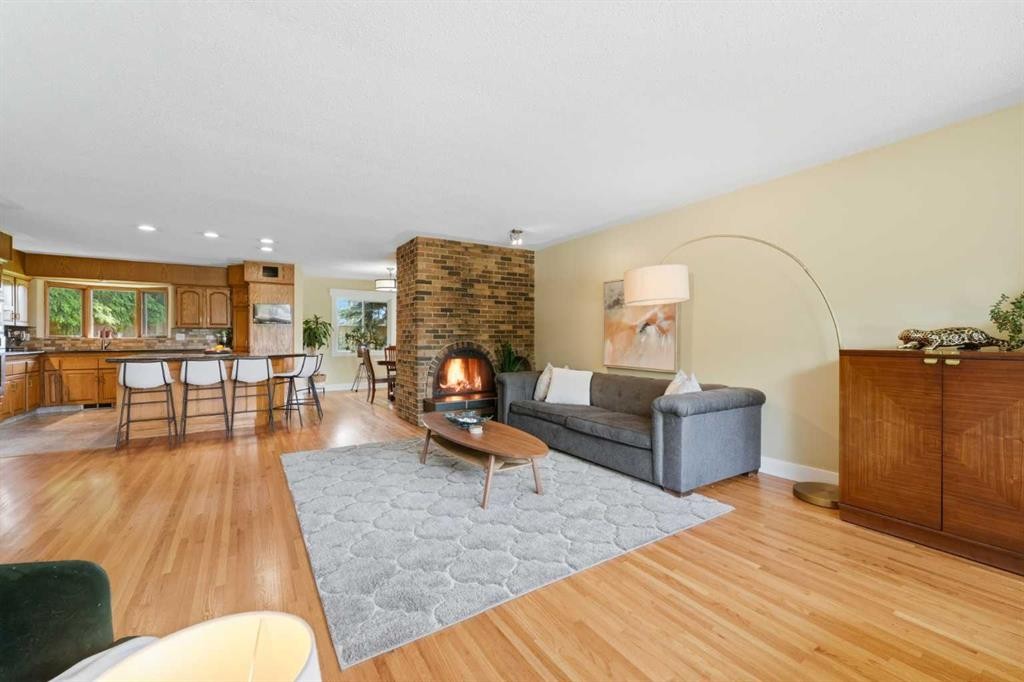 1439 90 Avenue Sw, Calgary, AB