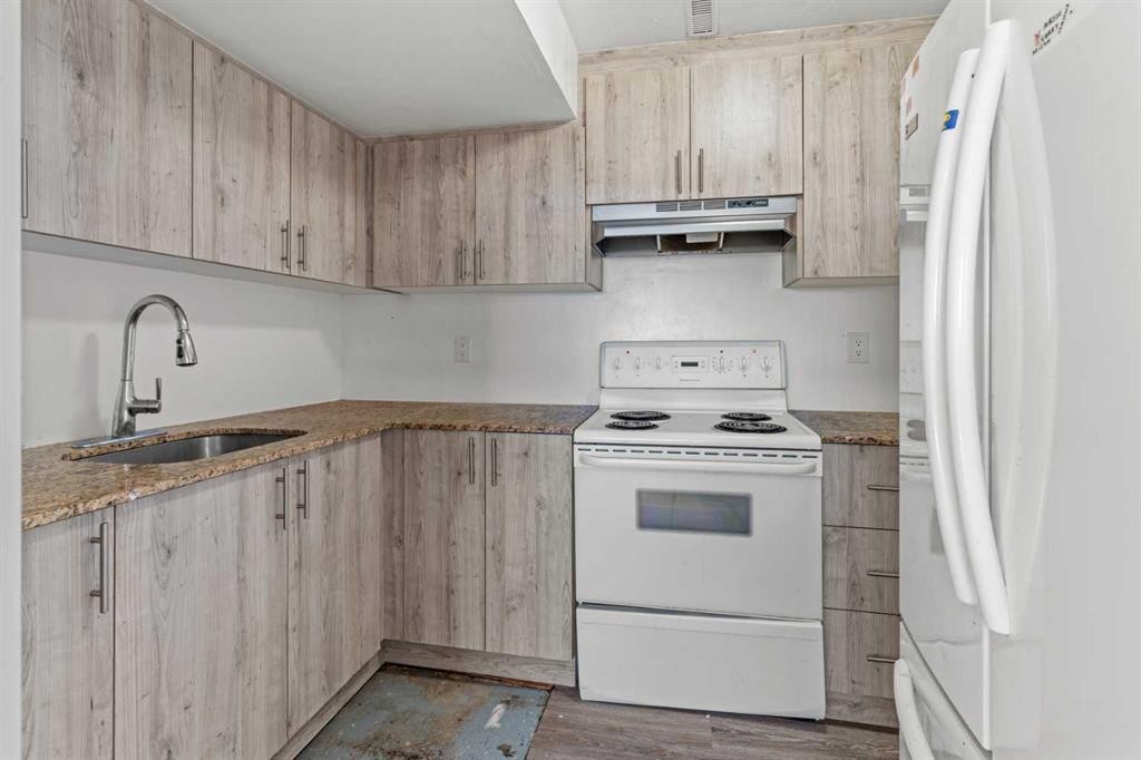 187 Falwood Way Ne, Calgary, AB - Indoor Photo Showing Kitchen