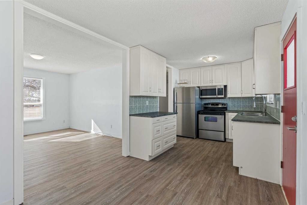 187 Falwood Way Ne, Calgary, AB - Indoor Photo Showing Kitchen