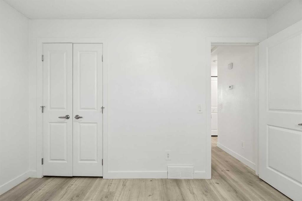 424 Penbrooke Crescent Se, Calgary, AB - Indoor Photo Showing Other Room