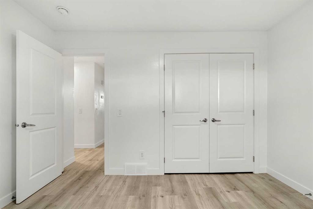 424 Penbrooke Crescent Se, Calgary, AB - Indoor Photo Showing Other Room