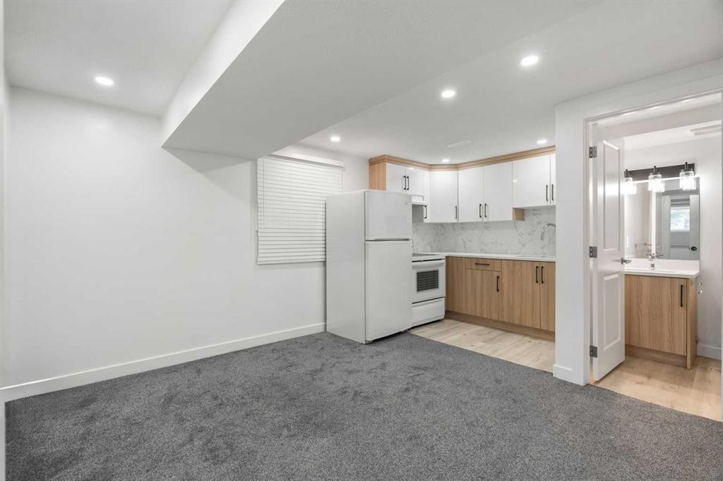 424 Penbrooke Crescent Se, Calgary, AB - Indoor