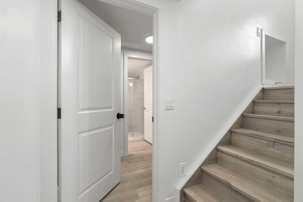 424 Penbrooke Crescent Se, Calgary, AB - Indoor Photo Showing Other Room