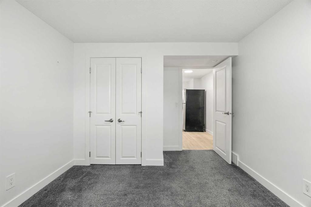 424 Penbrooke Crescent Se, Calgary, AB - Indoor Photo Showing Other Room