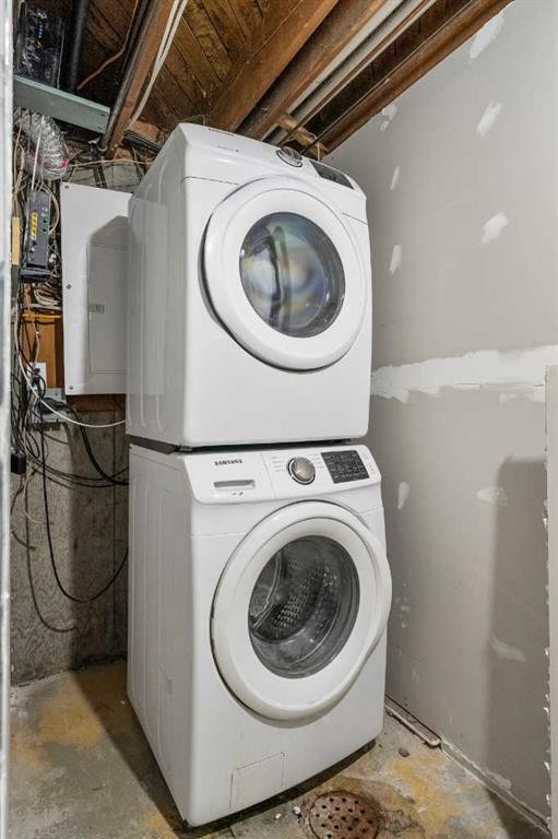 424 Penbrooke Crescent Se, Calgary, AB - Indoor Photo Showing Laundry Room