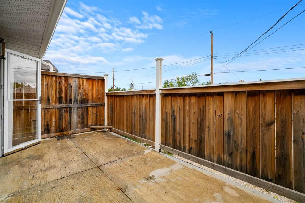 424 Penbrooke Crescent Se, Calgary, AB - Outdoor With Exterior