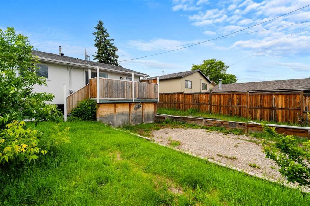 424 Penbrooke Crescent Se, Calgary, AB - Outdoor