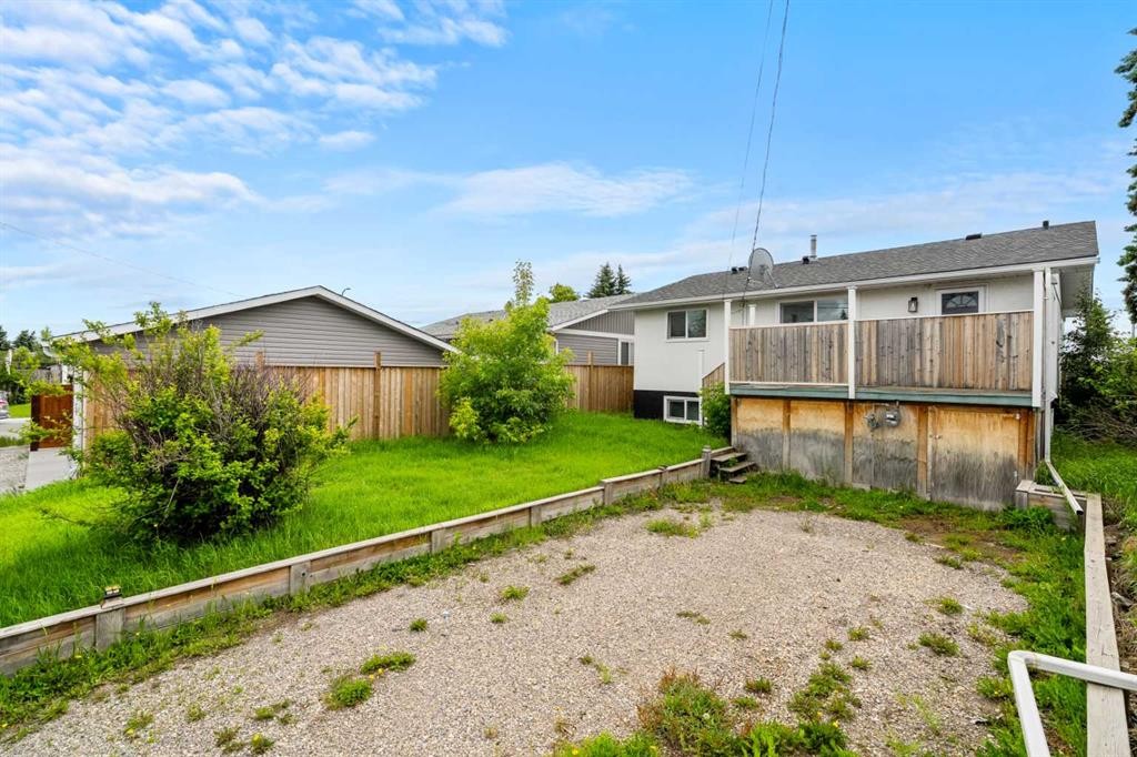 424 Penbrooke Crescent Se, Calgary, AB - Outdoor