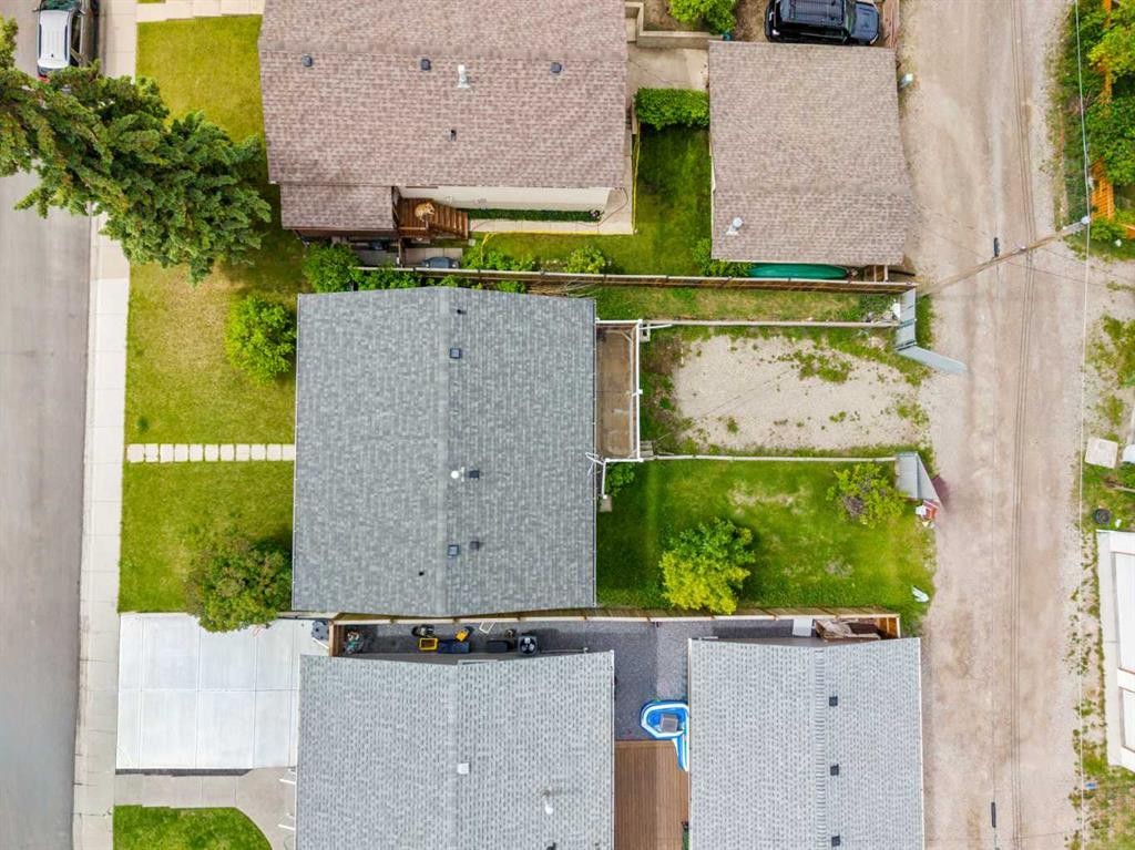 424 Penbrooke Crescent Se, Calgary, AB - Outdoor