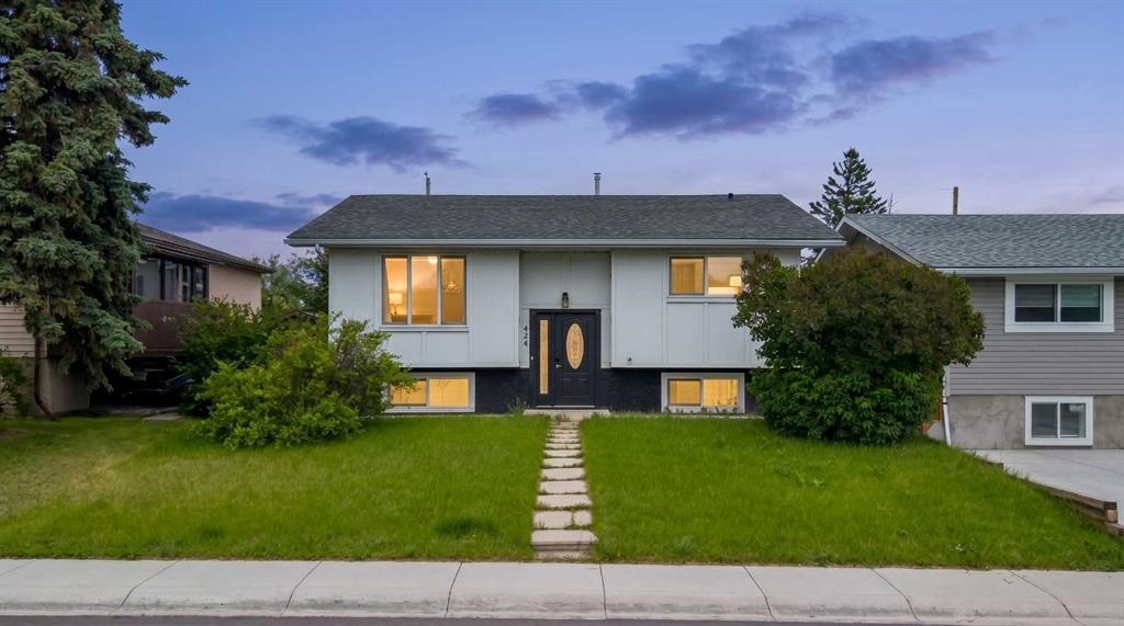 424 Penbrooke Crescent Se, Calgary, AB - Outdoor