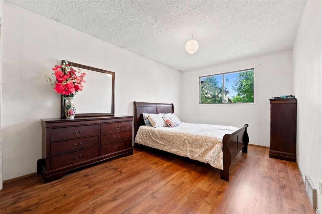 4308 38 Street Ne, Calgary, AB