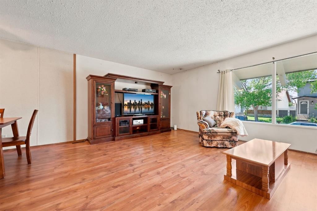 4308 38 Street Ne, Calgary, AB