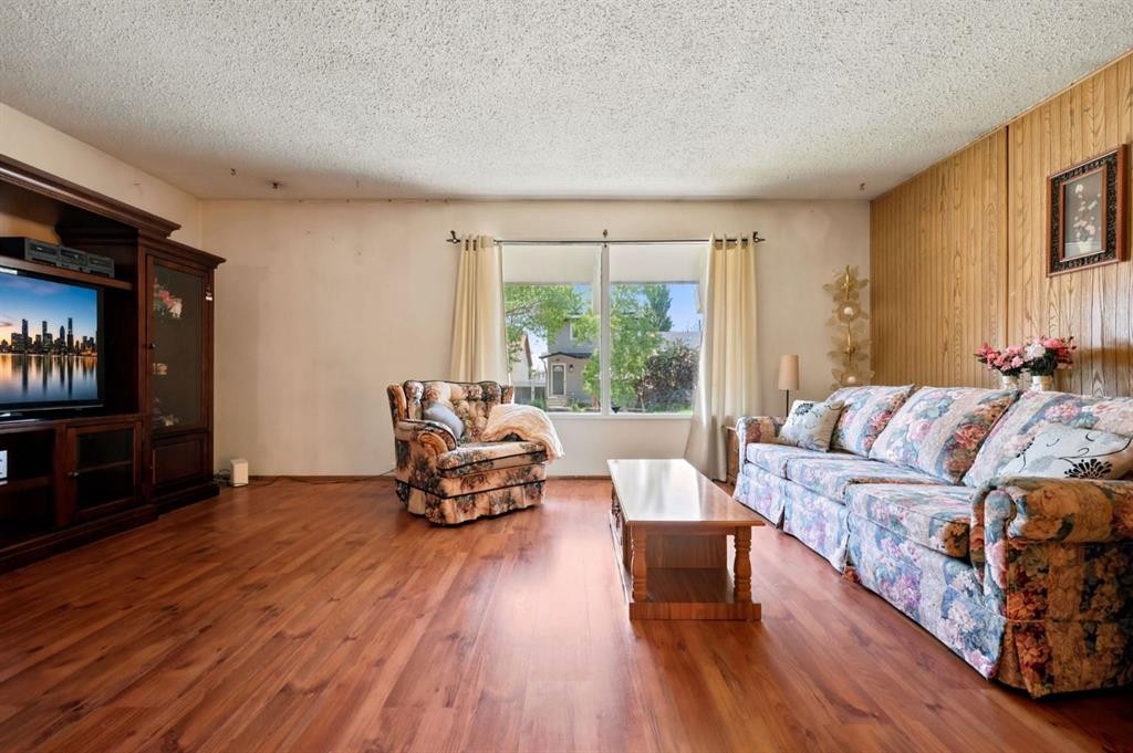 4308 38 Street Ne, Calgary, AB
