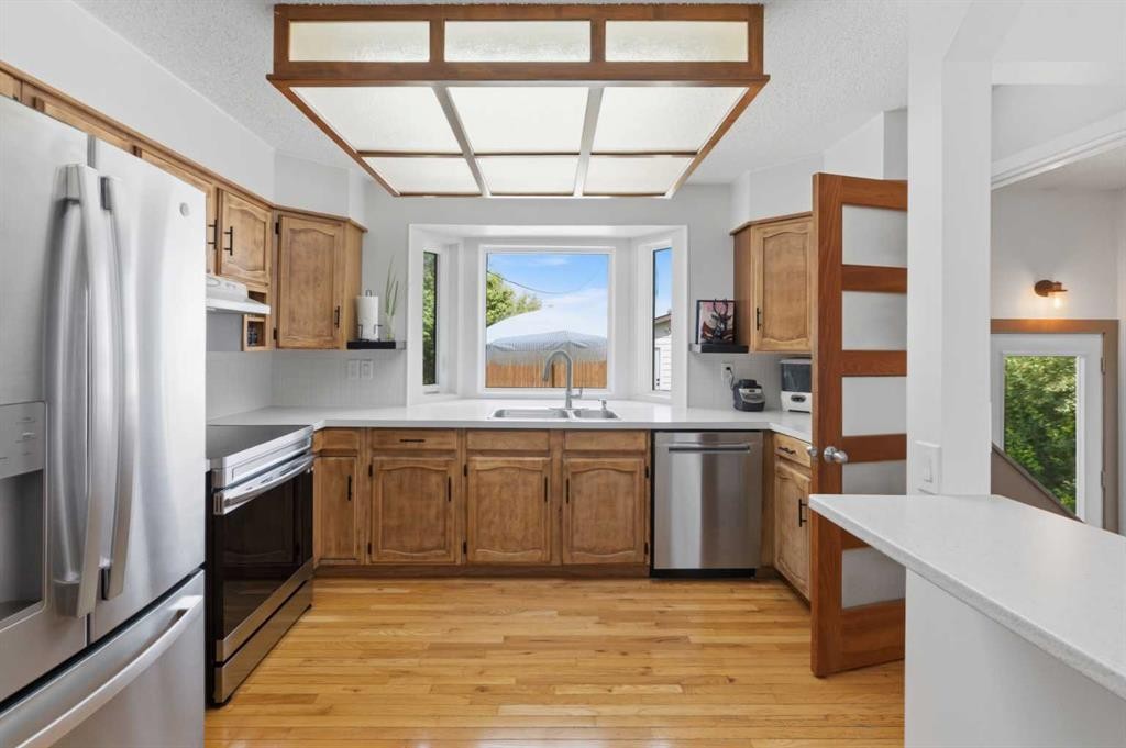 331 Queensland Circle Se, Calgary, AB - Indoor Photo Showing Kitchen With Stainless Steel Kitchen With Double Sink