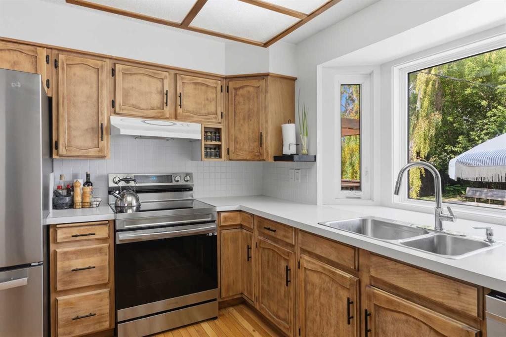 331 Queensland Circle Se, Calgary, AB - Indoor Photo Showing Kitchen With Stainless Steel Kitchen With Double Sink