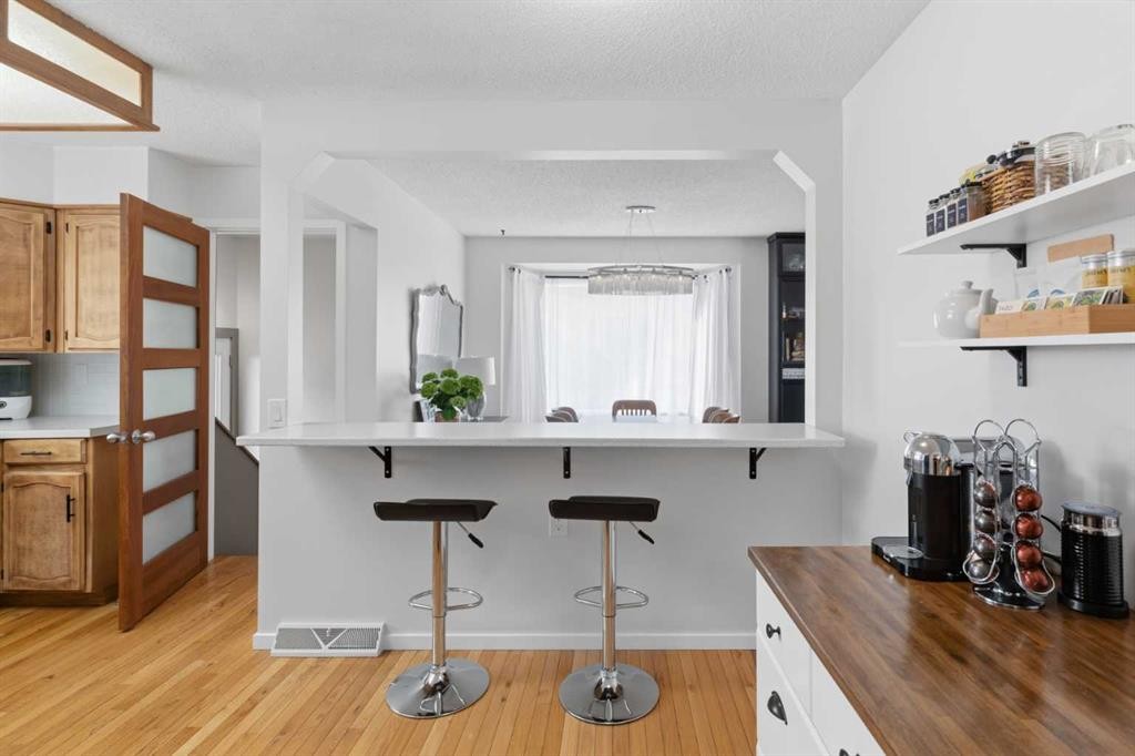 331 Queensland Circle Se, Calgary, AB - Indoor Photo Showing Kitchen