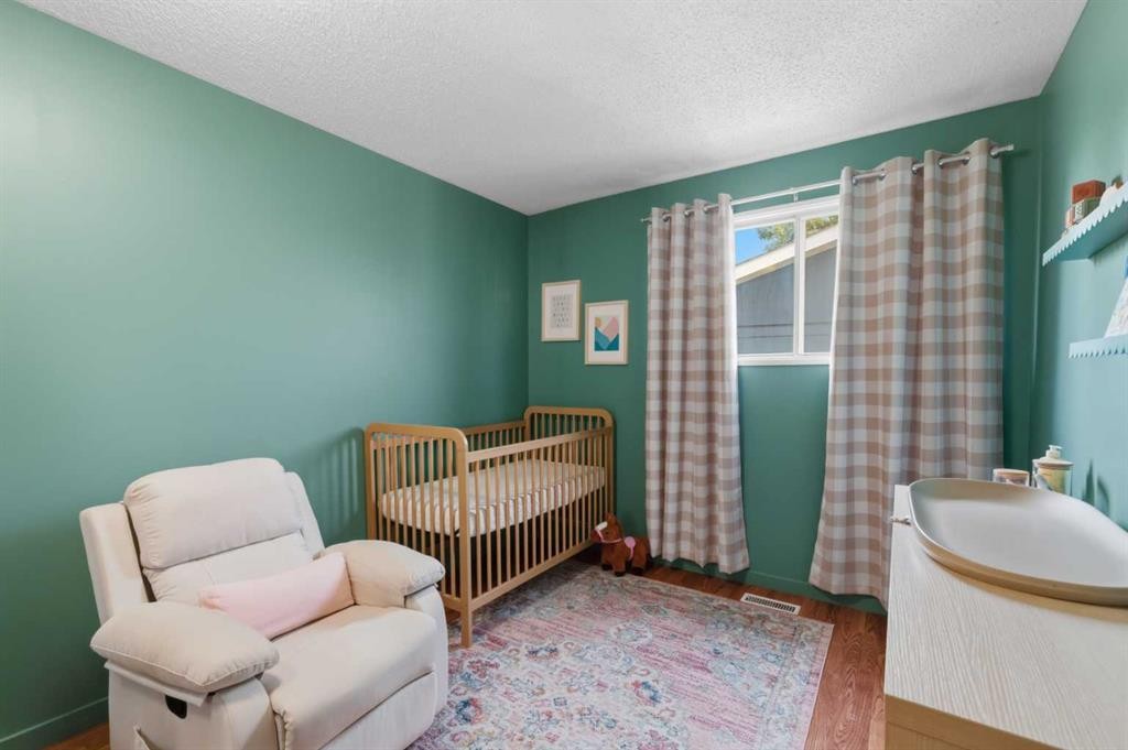 331 Queensland Circle Se, Calgary, AB - Indoor