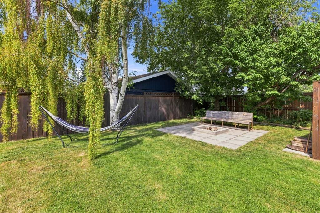 331 Queensland Circle Se, Calgary, AB - Outdoor With Backyard