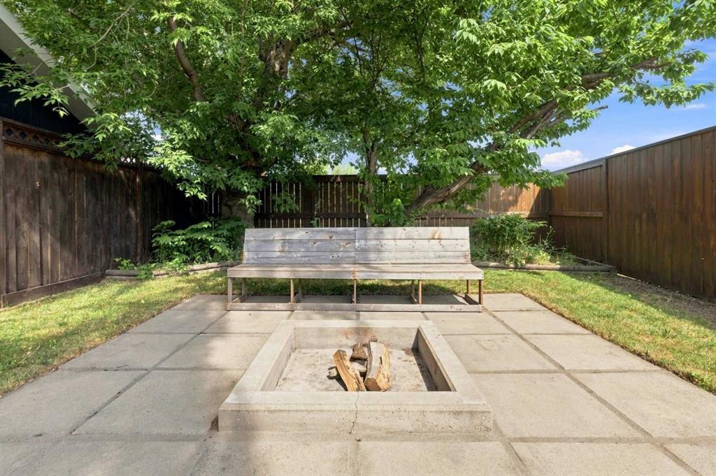 331 Queensland Circle Se, Calgary, AB - Outdoor