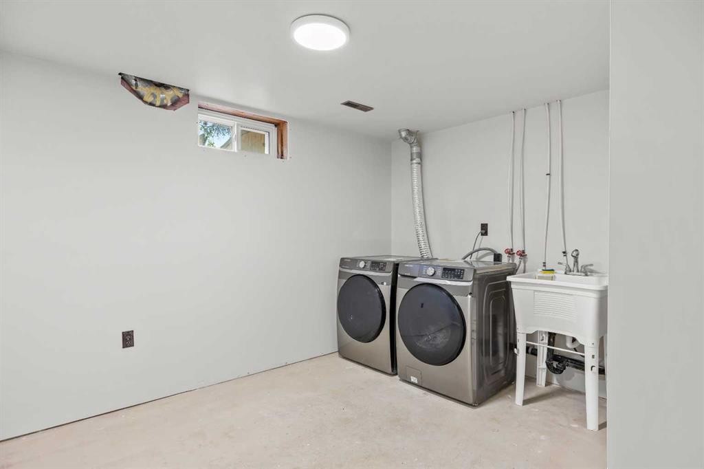 151 Ranchview Place Nw, Calgary, AB - Indoor Photo Showing Laundry Room