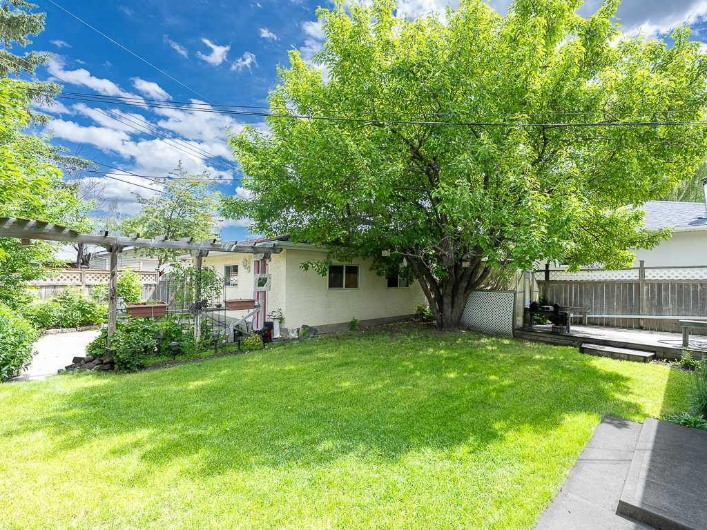 1916 Grand Oaks Drive Sw, Calgary, AB