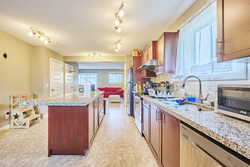 31 Pantego Lane Nw, Calgary, AB