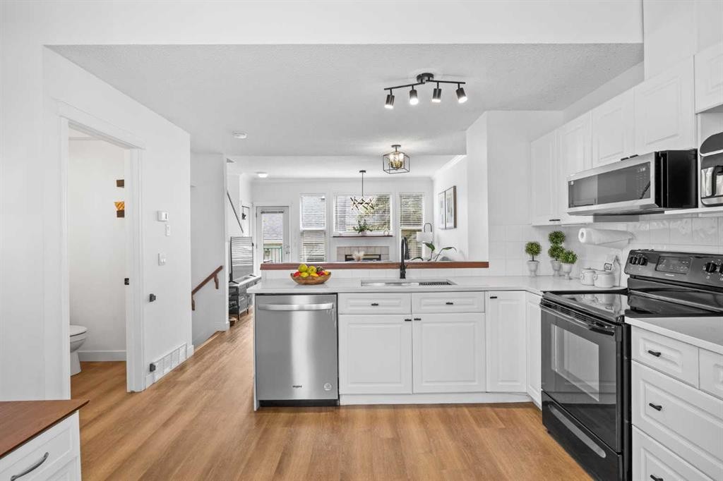 59 Prestwick Park Se, Calgary, AB - Indoor Photo Showing Kitchen With Stainless Steel Kitchen