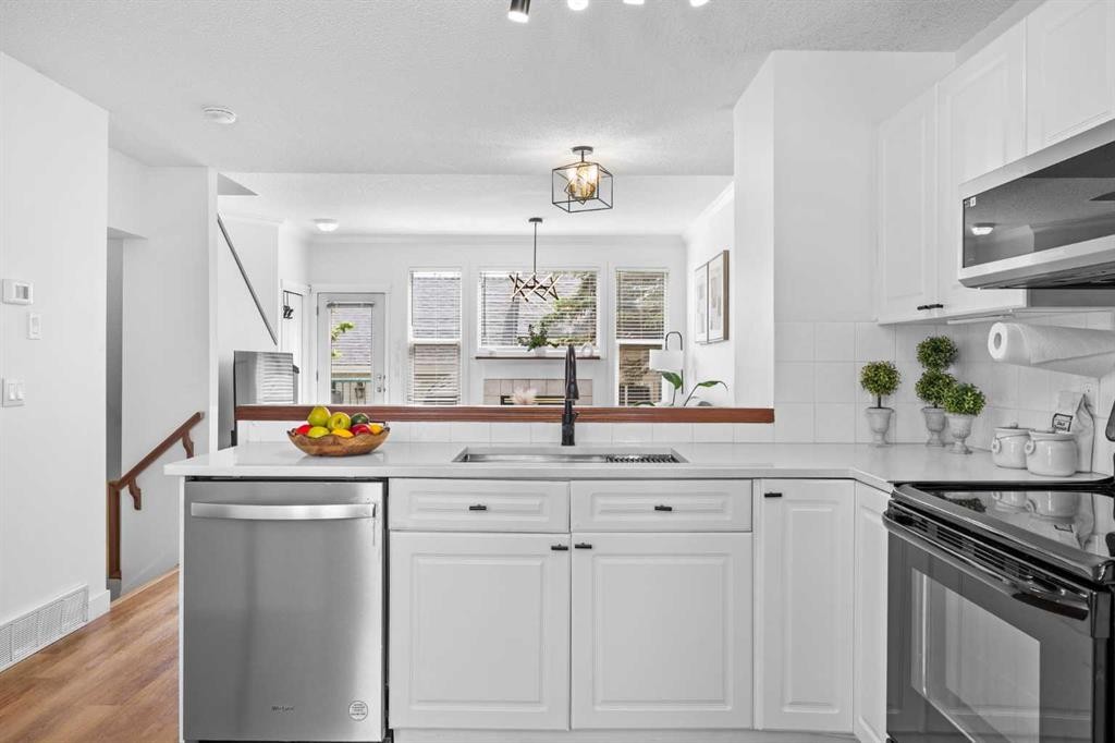 59 Prestwick Park Se, Calgary, AB - Indoor Photo Showing Kitchen