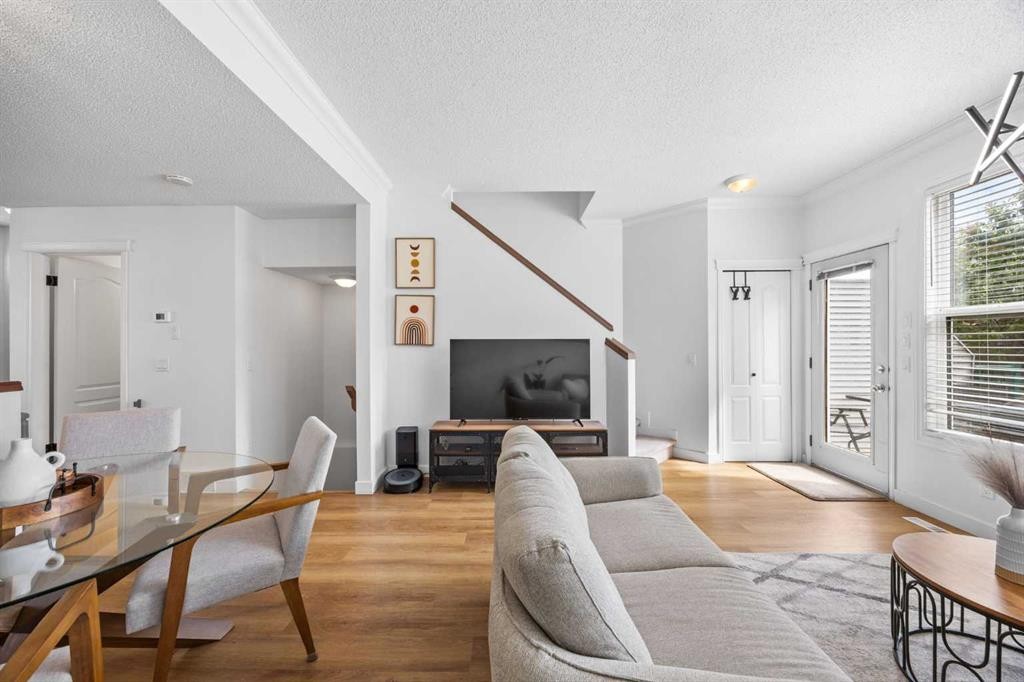 59 Prestwick Park Se, Calgary, AB - Indoor Photo Showing Living Room