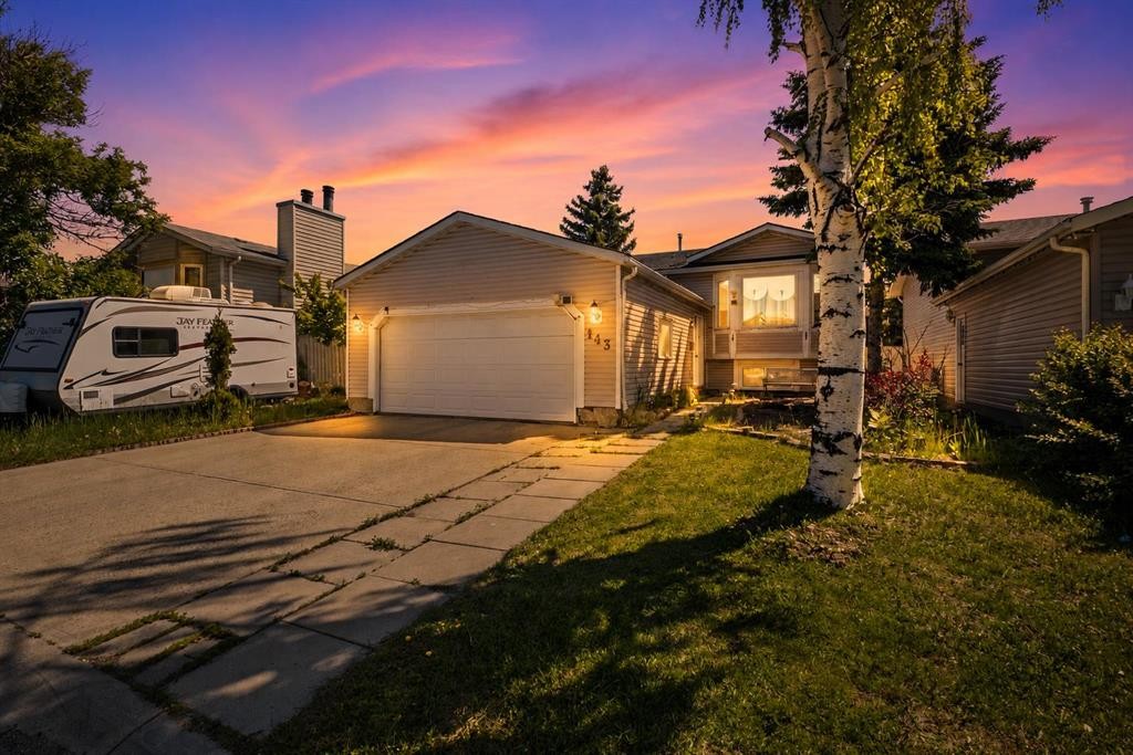 143 Castlebrook Rise Ne, Calgary, AB - Outdoor