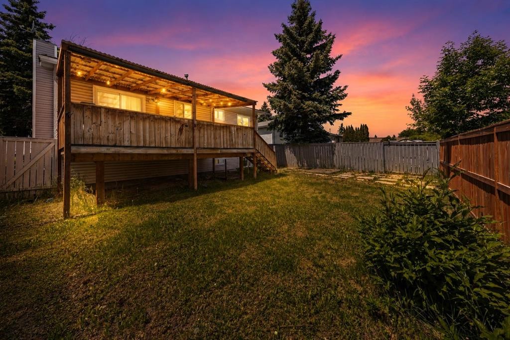 143 Castlebrook Rise Ne, Calgary, AB - Outdoor