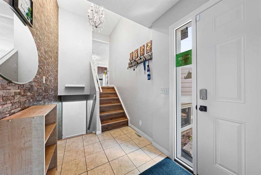 143 Castlebrook Rise Ne, Calgary, AB - Indoor Photo Showing Other Room