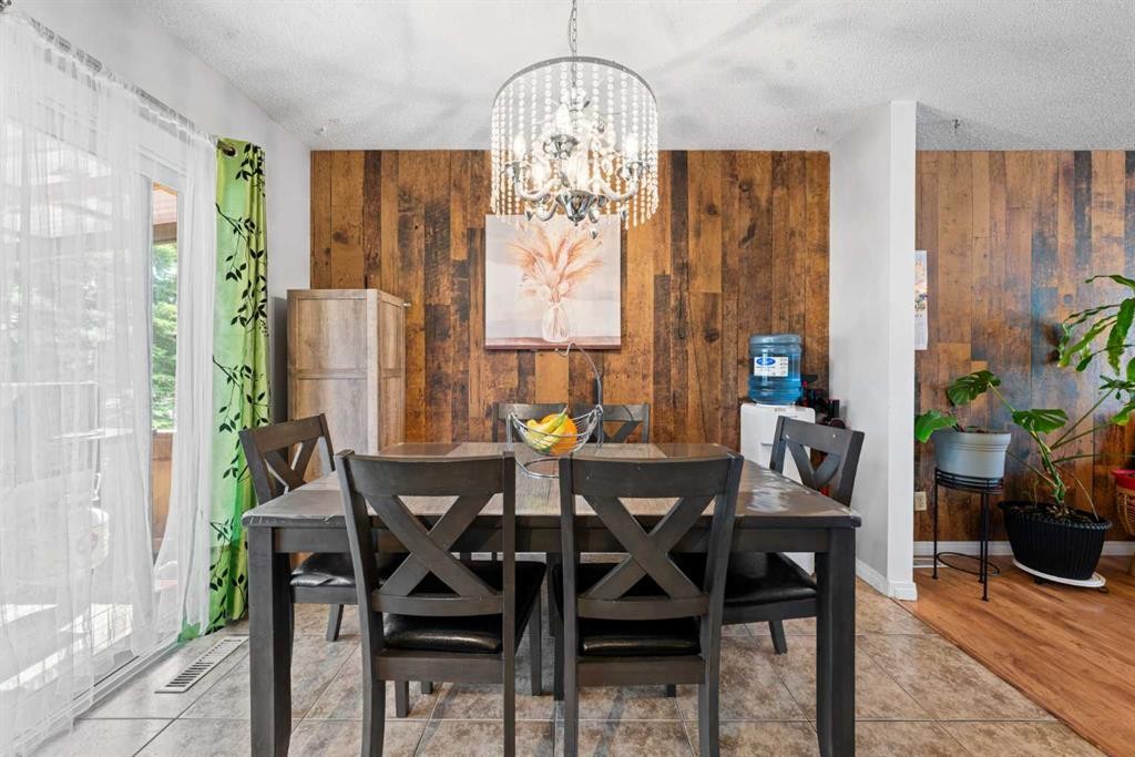 143 Castlebrook Rise Ne, Calgary, AB - Indoor Photo Showing Dining Room