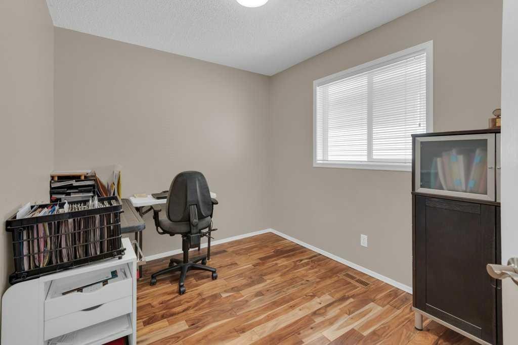 15 New Brighton Manor Se, Calgary, AB