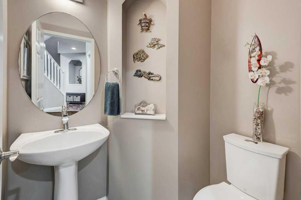 15 New Brighton Manor Se, Calgary, AB
