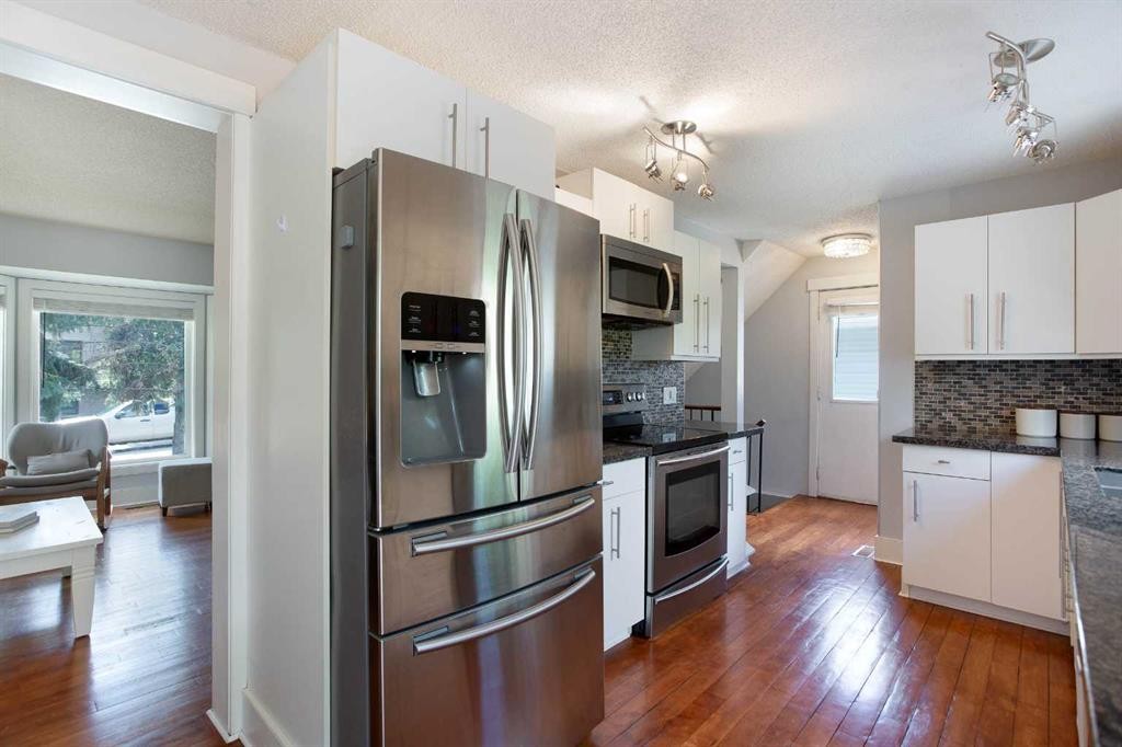 56 Deersaxon Circle Se, Calgary, AB - Indoor Photo Showing Kitchen With Stainless Steel Kitchen