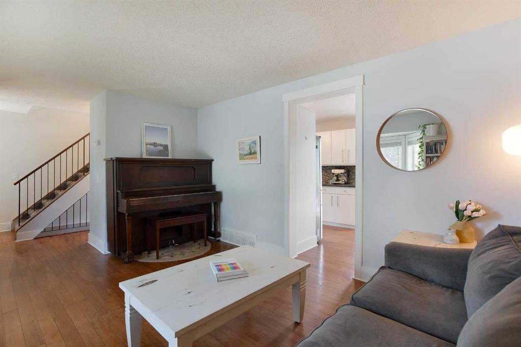 56 Deersaxon Circle Se, Calgary, AB - Indoor Photo Showing Living Room