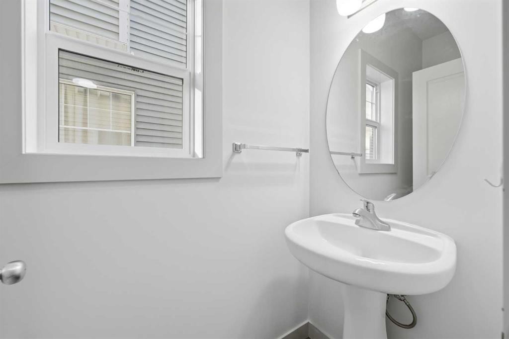 151 Royal Oak Drive Nw, Calgary, AB - Indoor Photo Showing Bathroom