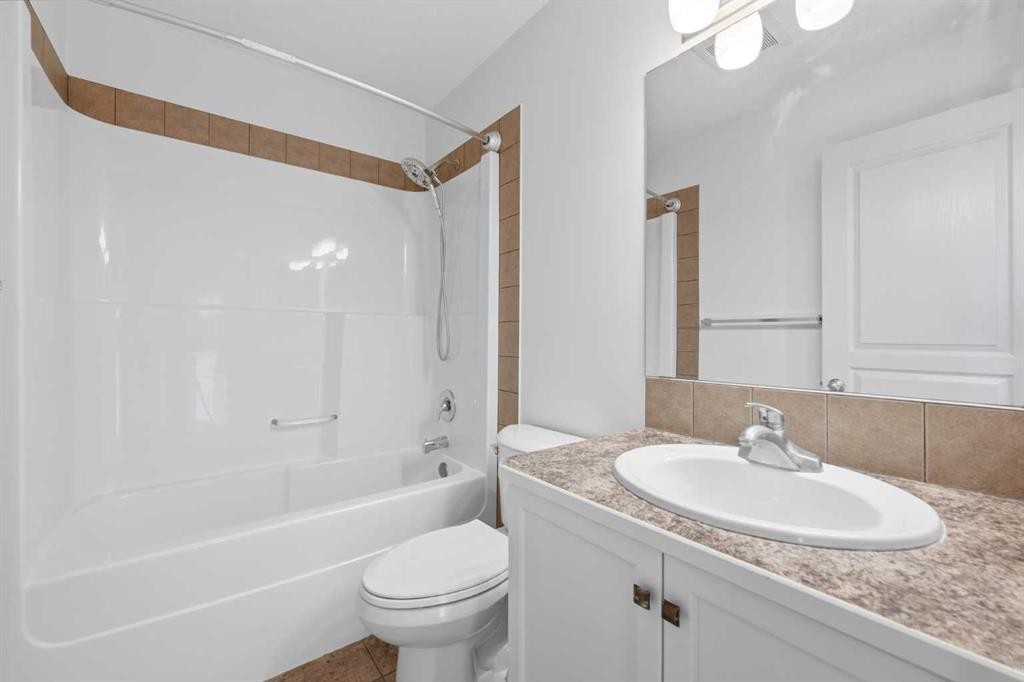 151 Royal Oak Drive Nw, Calgary, AB - Indoor Photo Showing Bathroom