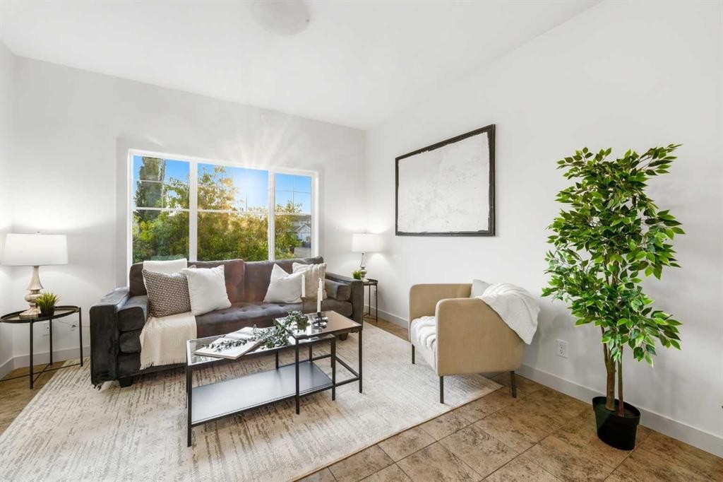 151 Royal Oak Drive Nw, Calgary, AB - Indoor Photo Showing Living Room