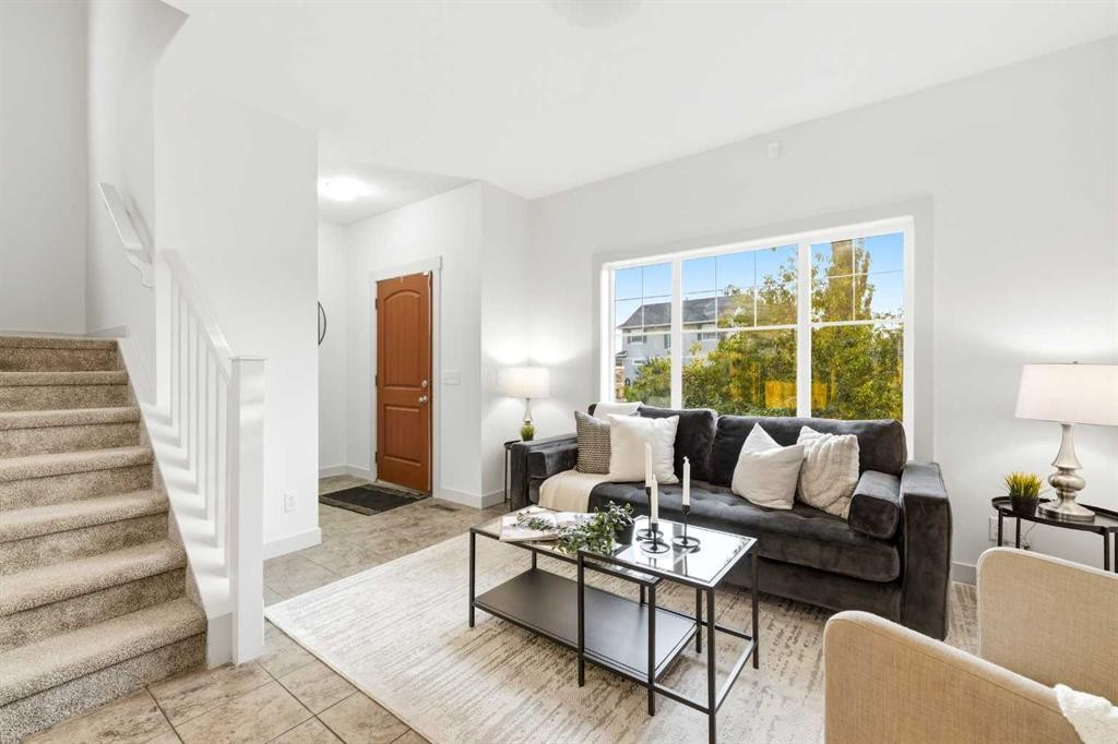 151 Royal Oak Drive Nw, Calgary, AB - Indoor Photo Showing Living Room