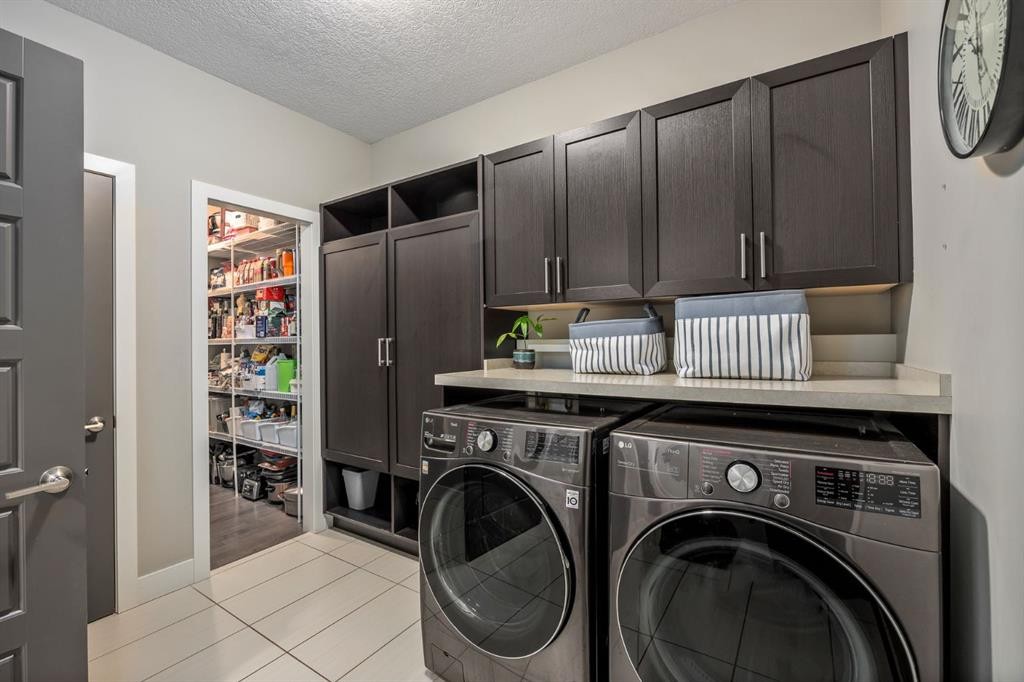 1213 Hillcrest Manor Estates, Strathmore, AB