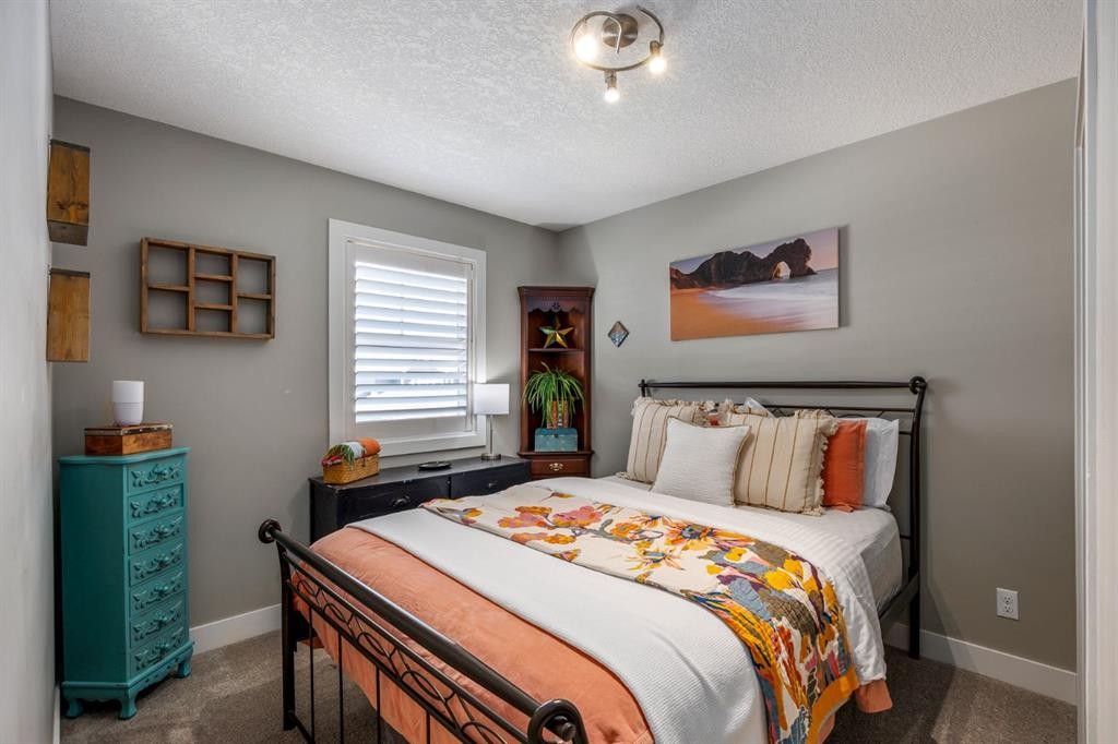 1213 Hillcrest Manor Estates, Strathmore, AB